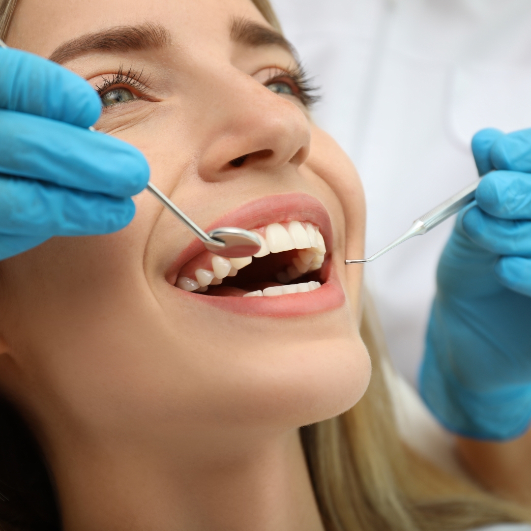Odontología conservadora en Clínica Dental Pino Montano, Sevilla
